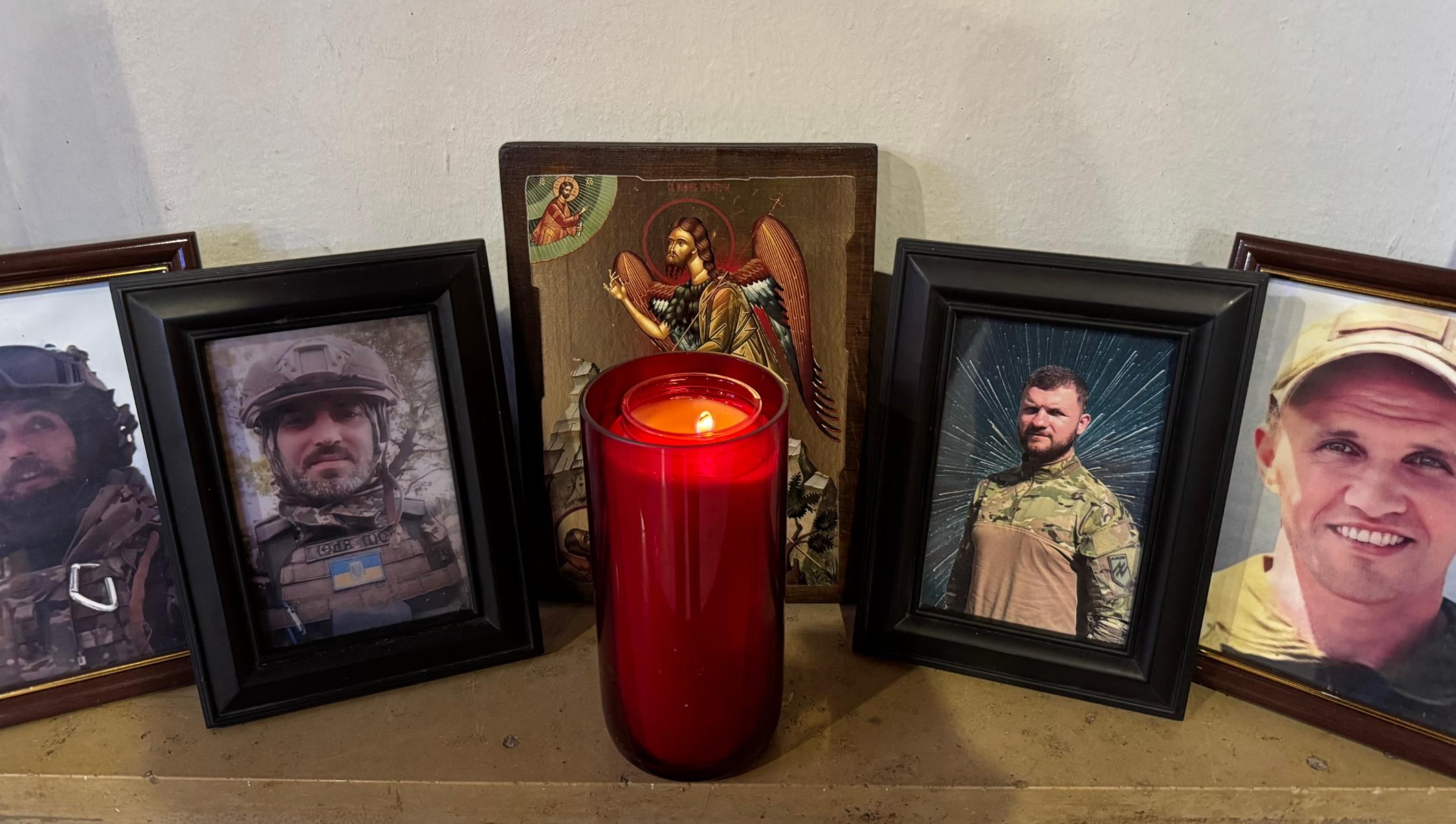 Портрети полеглих українських захисників в українському храмі св. Івана Хрестителя м. Бамберг