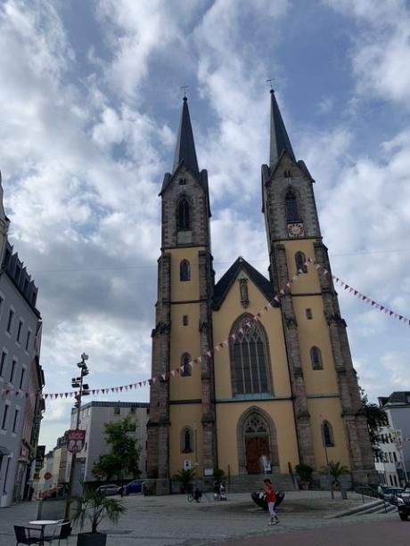 Außenansicht der Kirche in Hof