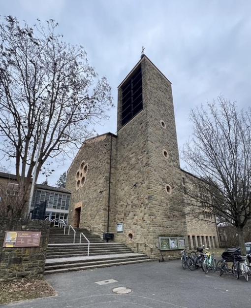 Außenansicht der Kirche in Würzburg