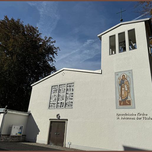 Slider mit drei Bildern, die die Gemeine in der Kirche und das Gotteshaus in Bamberg von außen zeigt